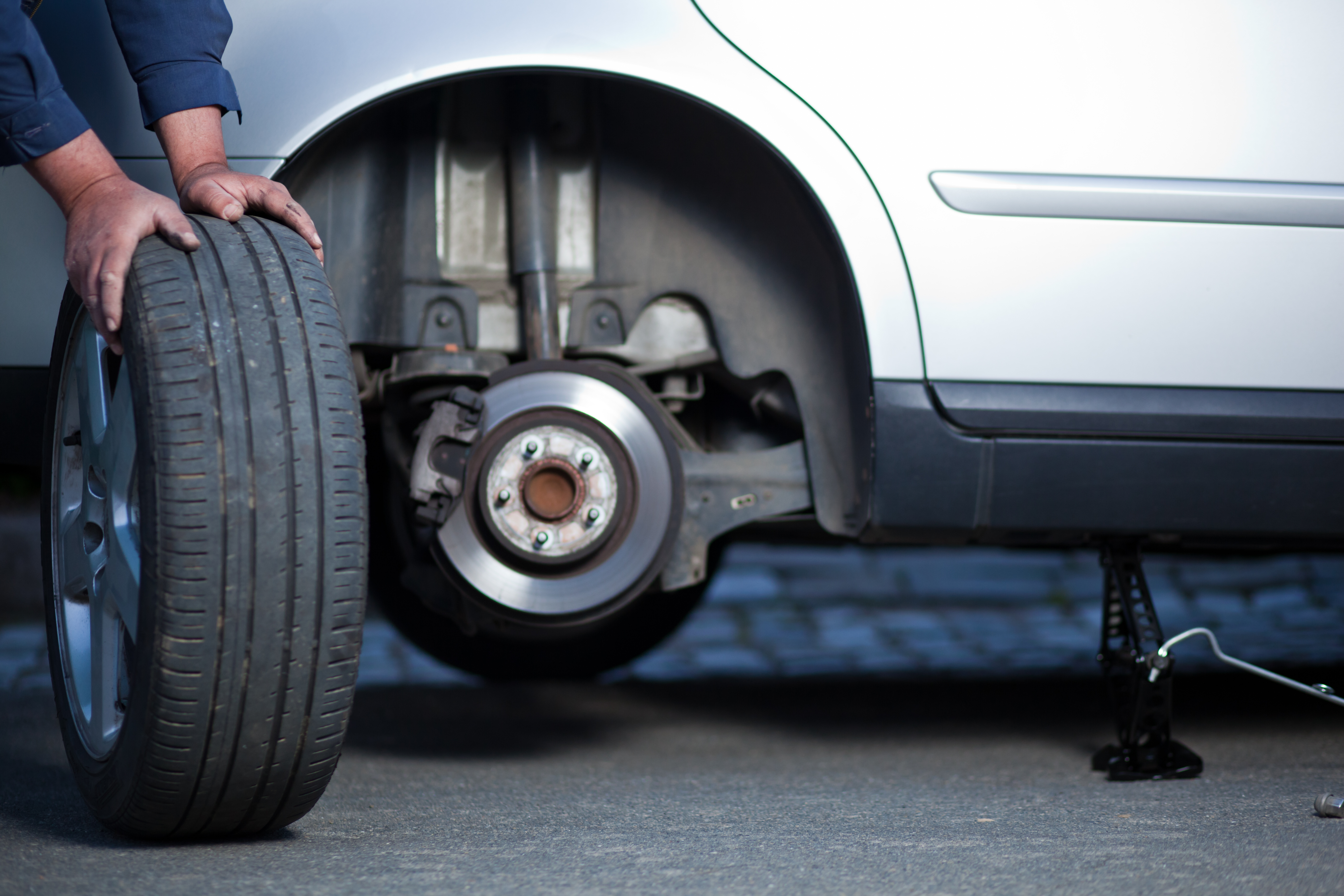 What Are the Signs That It’s Time for a Tire Change?